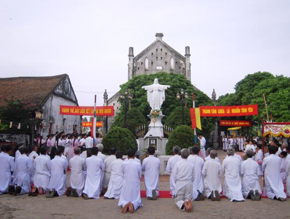 Quang cảnh một thánh lễ tại giáo xứ Hoàng Nguyên