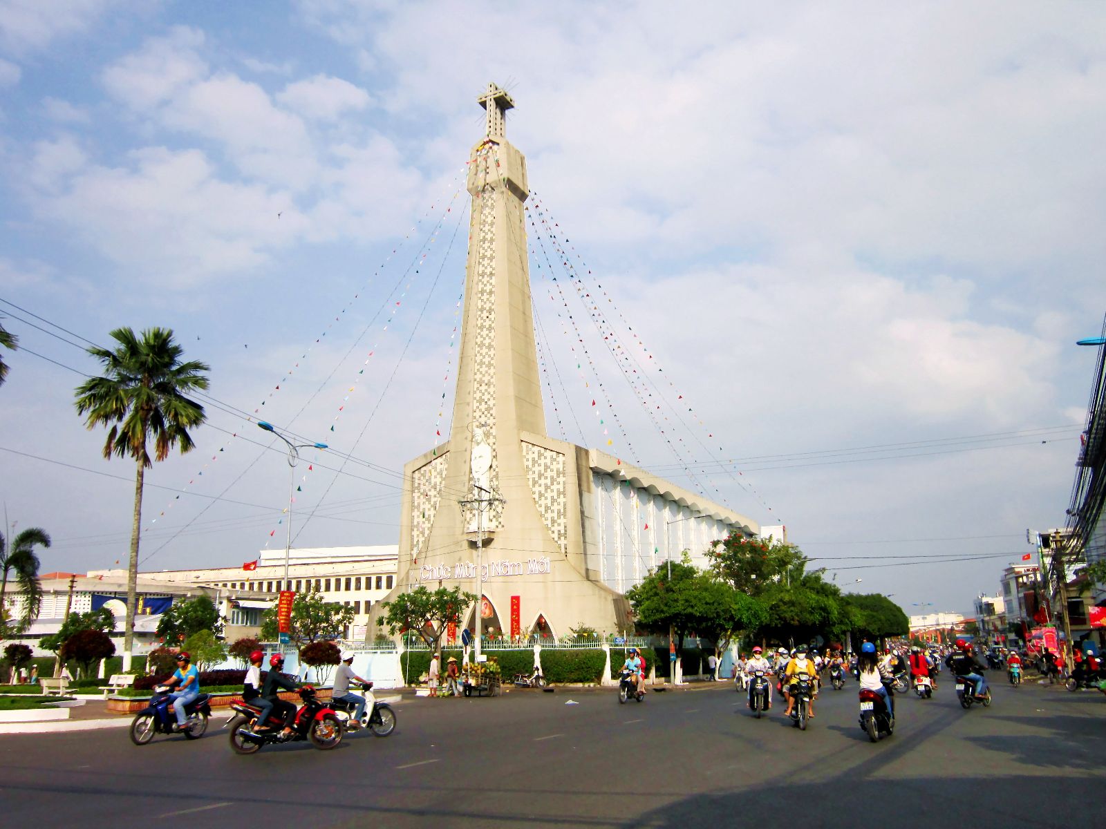 Nhà thờ Chính toà Long Xuyên
