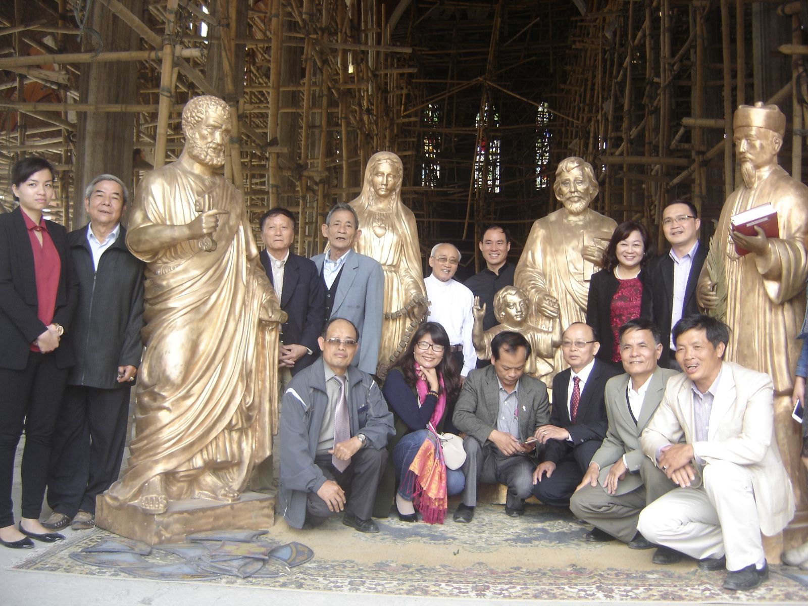 Chụp ảnh lưu niệm tại Bằng Sở (Thường Tín)