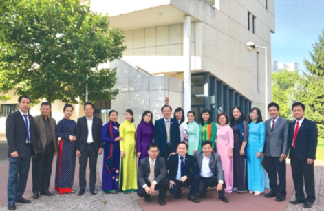 Đoàn công tác liên ngành tham gia khoá bồi dưỡng ngắn hạn với chủ đề: “Kỹ năng lãnh đạo, quản lý tổ chức xã hội và nghề công tác xã hội” tại Cộng hòa Pháp (tháng 7 năm 2017).Ảnh: PV