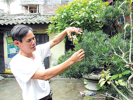 Ông Đào Xuân Thúy - Trưởng Ban công tác Mặt trận thôn hết lòng vì công việc.