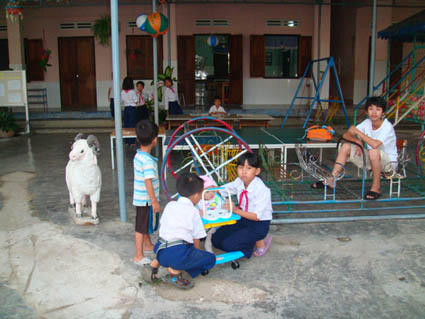 Các em mồ côi tại Mái ấm Nhân Ái. Ảnh: CTV