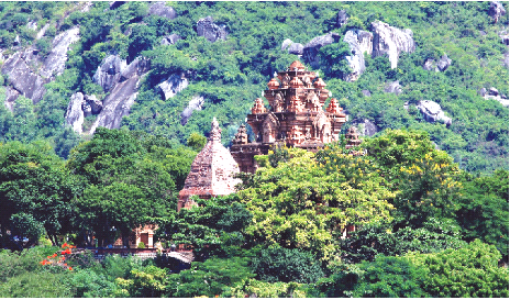 Toàn cảnh Tháp Bà Ponagar, Nha Trang. Ảnh: Nguyên Trần