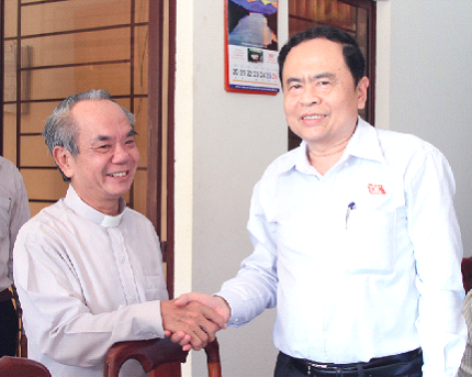 Ông Trần Thanh Mẫn, Chủ tịch UBTƯ MTTQ Việt Nam và linh mục Phêrô Phan Đình Sơn- Phó Chủ tịch UBĐKCG Việt Nam, Chủ tịch UBĐKCG Việt Nam TP. Cần Thơ. 