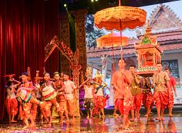 Nghi thức Dâng Bông, Dâng Y được giới thiệu tại ngày hội. Ảnh: Đăng Huỳnh