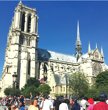 Toàn cảnh nhà thờ Đức Bà Paris. Ảnh: CTV
