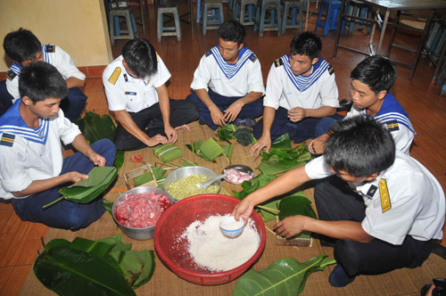 Những người lính biên phòng trên đảo Sinh Tồn (Trường Sa) đã bắt đầu rục rịch đón Tết.