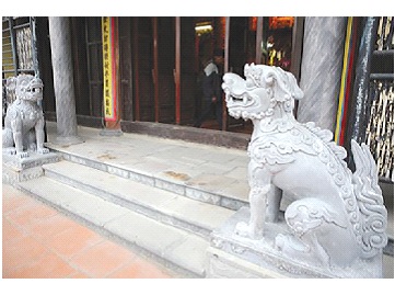 Đôi linh vật nghê thuần Việt tại làng nghề Trạch Xá (Hà Nội). Ảnh: Phi Điệp