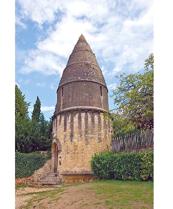 Đèn Sarlat-la-Caneda. Ảnh: TL