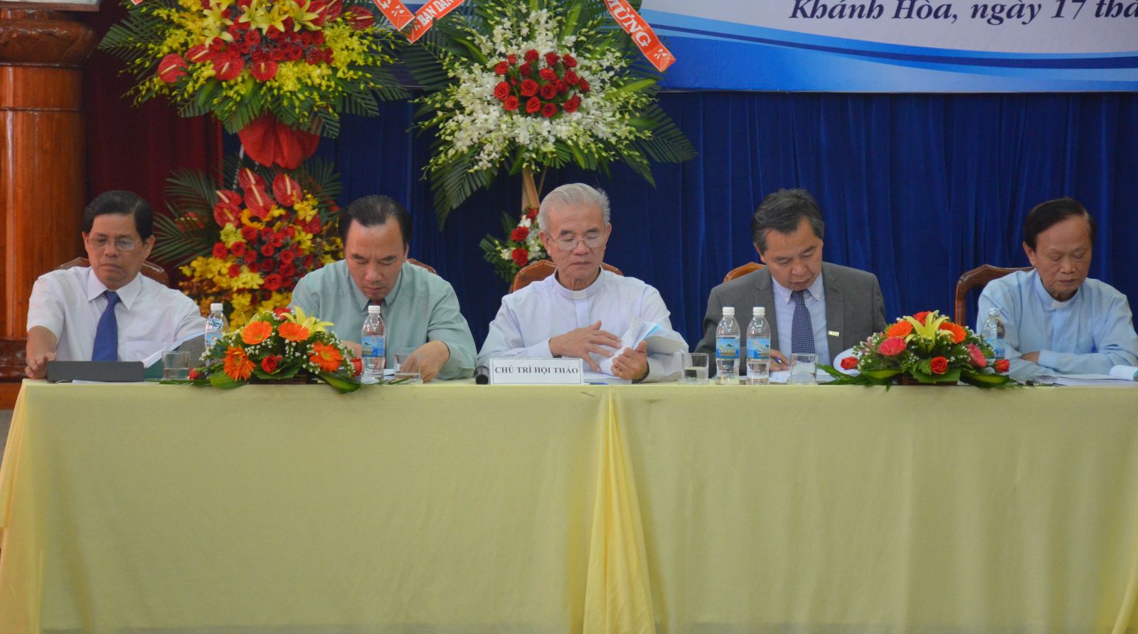 Quý cha, quý đại biểu chủ trì Hội thảo: “Phát huy vai trò của UBĐKCGVN trong giai đoạn mới”.