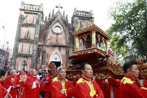 Rước kiệu tôn vinh các thánh Tử đạo. Ảnh: CTV Ảnh: CTV