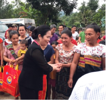 Không kém chồng, bà Maria Nguyễn Thị Nga cũng rất tích cực làm từ thiện. Ảnh: Đỗ Hoa