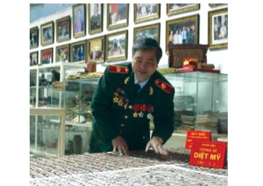 Ông Nguyễn Ngọc Khôi và bộ sưu tầm tiền cổ. chính xứ Bình Thuận, TGP. TP. Hồ Chí Minh. Ảnh: CTV 