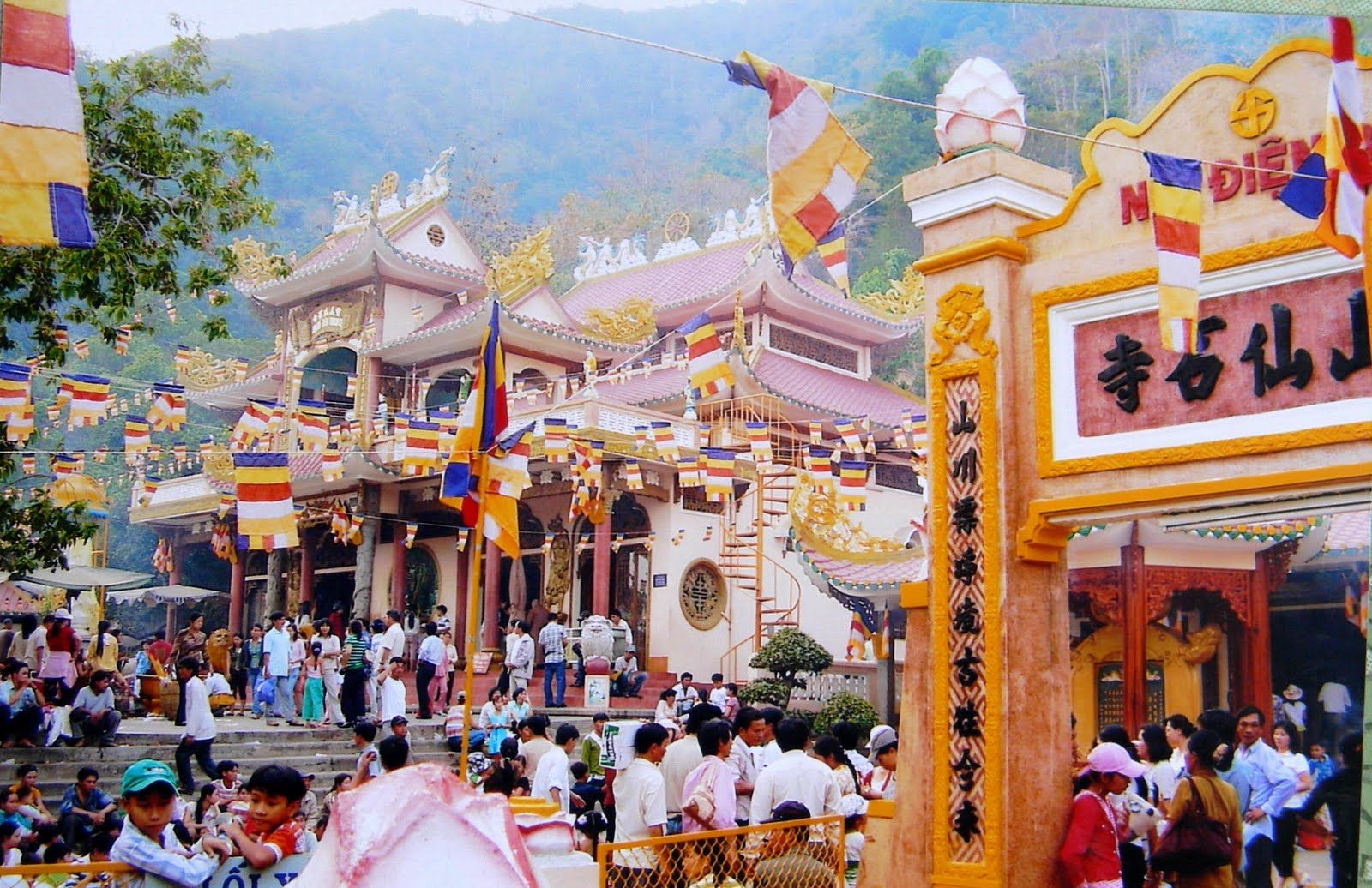 Đầu xuân hành hương Lễ hội núi Bà Đen. Ảnh: Quỳnh Hoa
