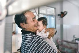 Linh mục đã cưu mang cho hơn 800 bà mẹ và những đứa trẻ. Ảnh: Phú Vinh
