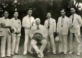 Hiệu trưởng Victor Tardieu và Khóa I Trường Cao đẳng Mỹ thuật Đông Dương (1925 - 1930). Ảnh: TL Ảnh: CTV