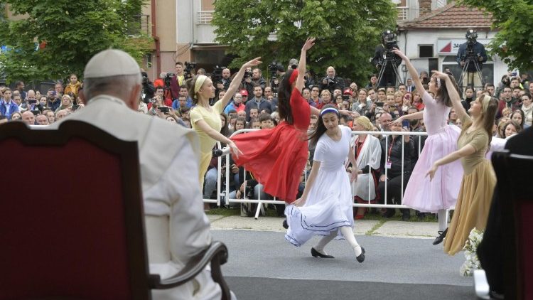 ĐTC Phanxicô gặp các bạn trẻ Bắc Macedonia (Vatican Media)