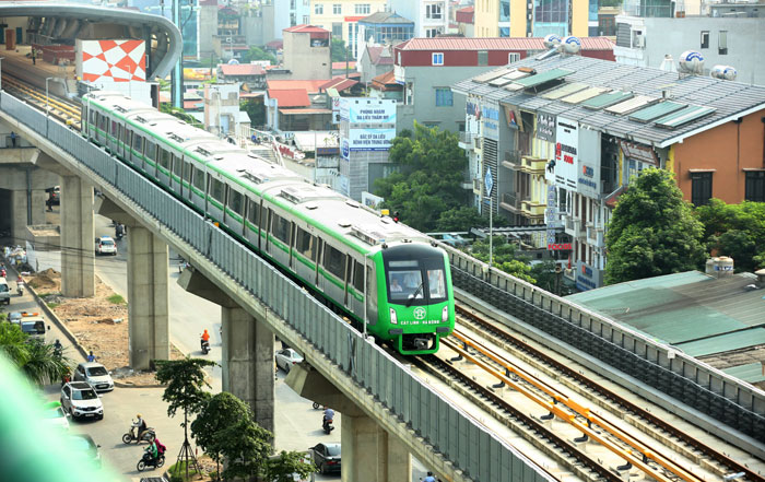 Vẫn còn khoảng 1% khối lượng công việc cần hoàn thiện trước khi chính thức đưa tuyến đường sắt vào vận hành. Ảnh: Quỳnh Trang Ảnh: Mạnh Thắng