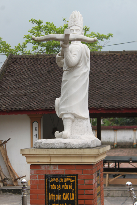 Tượng danh tướng Cao lỗ, tổ sư nghề rèn Nho Lâm. Ảnh: Công Kiên Ảnh: Mạnh Thắng