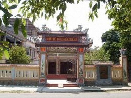 Nhà thờ Tổ kim hoàn ở Huế. Ảnh: Minh Hằng