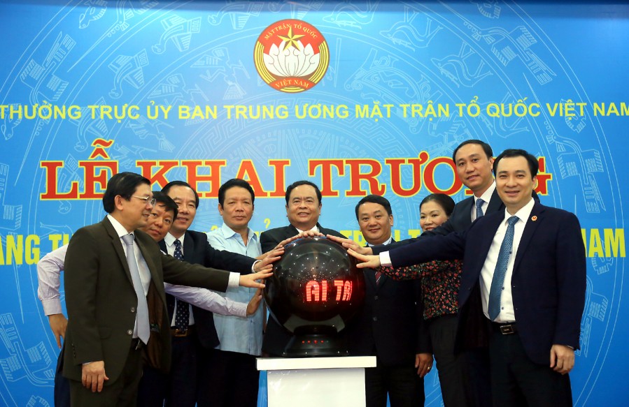 Bí thư Trung ương Đảng, Chủ tịch UBTƯ MTTQ Việt Nam Trần Thanh Mẫn; Ủy viên Trung ương Đảng, Phó Chủ tịch - Tổng Thư ký Hầu A Lềnh; các Phó Chủ tịch Nguyễn Hữu Dũng, Trương Thị Ngọc Ánh, Ngô Sách Thực, Phùng Khánh Tài; ông Hoàng Vĩnh Bảo, Thứ trưởng Bộ Thông tin và Truyền thông, cùng đại diện Ban Tuyên giáo Trung ương, đại diện các ban, đơn vị cơ quan Trung ương MTTQ Việt Nam tại Lễ khai trương.