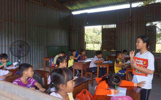Những lớp học miễn phí như thế này giúp con đường đến trường của các em có hoàn cảnh khó khăn bớt đi sự gập ghềnh.