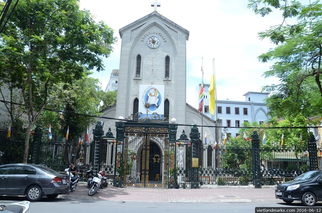 Nhà thờ Hàm Long. 