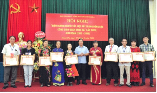 Các tập thể, cá nhân được khen thưởng tại Hội nghị. Ảnh: Phạm Cường 