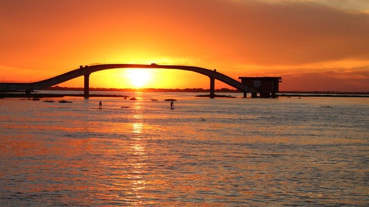 Xây những nhịp cầu tình người, sứ vụ truyền giáo của Mêxicô ( Hiata Anderson Flores | Rodrigo Souza Lopes Ernesto)