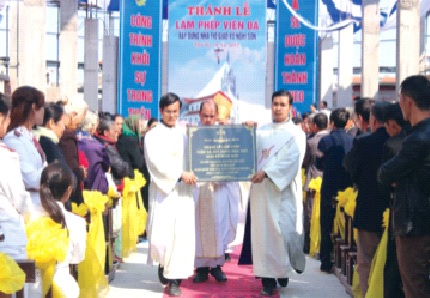 Thánh lễ đặt viên đá xây dựng nhà thờ giáo xứ Nghi Sơn. Ảnh: CTV 