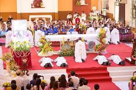 Một thánh lễ phong chức linh mục. 