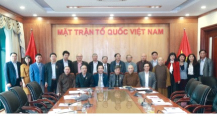 Thành viên Hội đồng tư vấn về Tôn giáo cùng các đại biểu chụp ảnh lưu niệm. Ảnh: Phạm Cường 