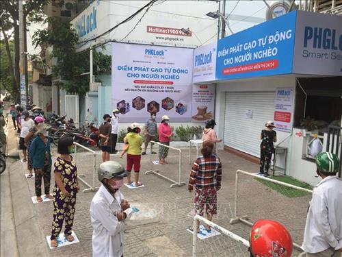 "ATM gạo" sẽ là một chỗ dựa đồng hành cùng giúp người nghèo khó khăn vượt qua mùa dịch COVID-19. Ảnh: Anh Tú
