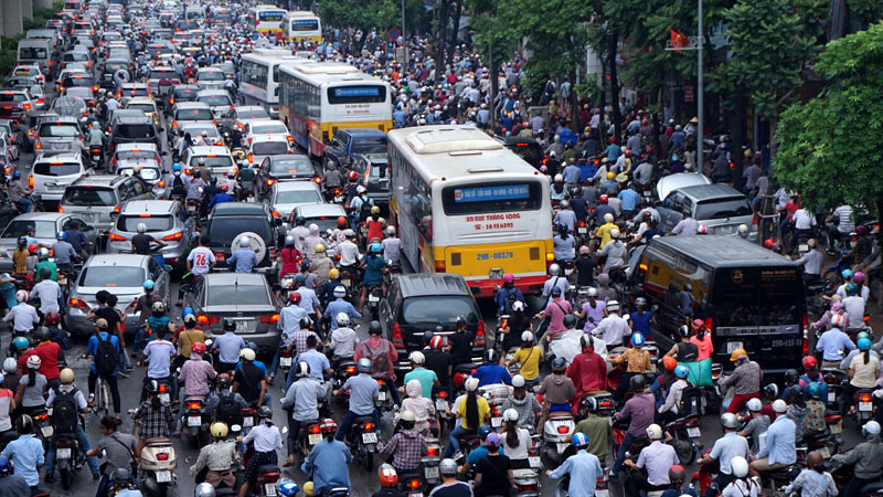 Giao thông Hà Nội thường xuyên xảy ra tình trạng tắc nghẽn. Ảnh: Ngọc Maii
