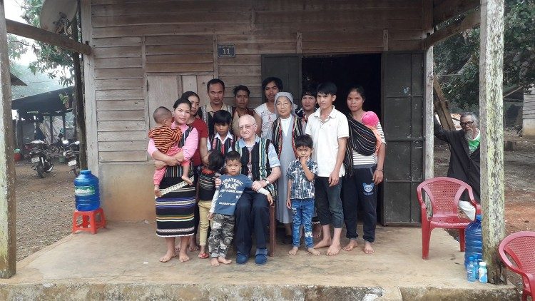 Cuộc đời sơ luôn gắn bó với những người nghèo.