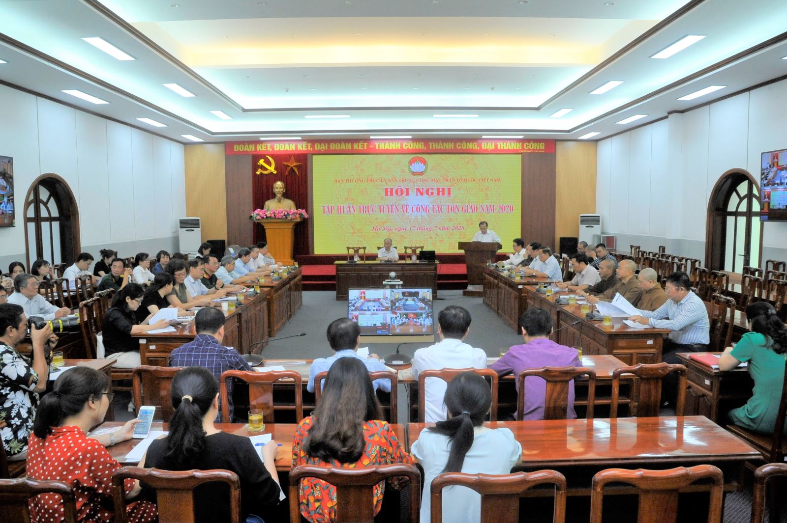 Quang cảnh Hội nghị tập huấn trực tuyến về công tác tôn giáo năm 2020. 