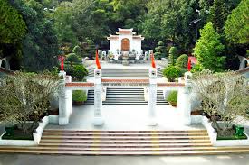 Nơi yên nghỉ của 10 cô gái mở đường ở ngã ba Đồng Lộc. Ảnh: Hùng Sơn