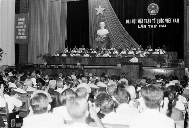 Đại hội đại biểu toàn quốc Mặt trận Tổ quốc Việt Nam lần thứ II được tổ chức tại Hà Nội từ ngày 12 đến 14/5/1983. Ủy ban Trung ương MTTQ Việt Nam khoá II gồm 184 đại biểu. Chủ tịch danh dự là ông Hoàng Quốc Việt; Chủ tịch là ông Huỳnh Tấn Phát. Ảnh: Kim Hùng 
