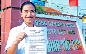 Sau bao khổ cực, Tùng sẽ bước vào giảng đường đại học, đó là thành quả xứng đáng cho những nỗ lực của cô. Ảnh: Trần Mai Ảnh: CTV