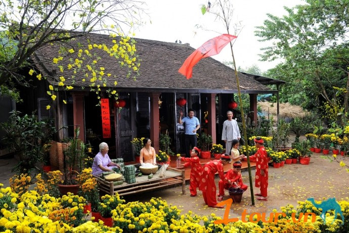 Nét đặc trưng của ngày Tết miền Nam chính là lúc cả nhà quây quần chuẩn bị gói các đòn bánh vào dịp Tết. Ảnh: PMC
