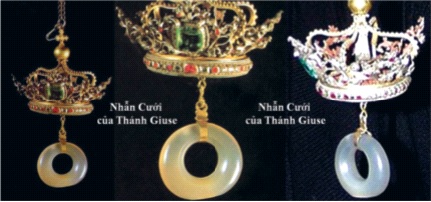 Chiếc nhẫn bằng ngọc thạch anh này còn có tên là nhẫn "Santo Anello". Ảnh: TL