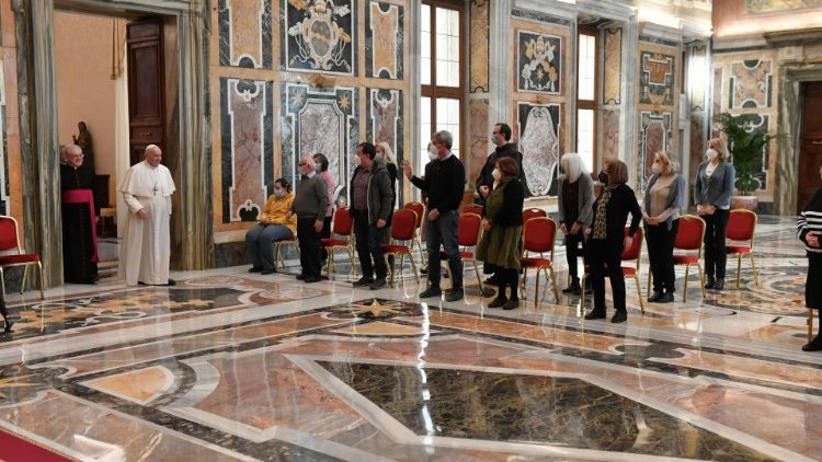 ĐTC tiếp đại diện Trung tâm Liên đới Phanxicô (Vatican Media)