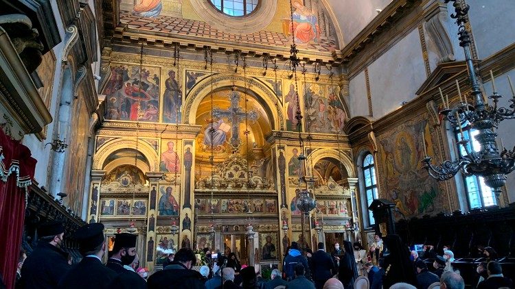 Buổi cử hành tại nhà thờ Thánh Giorgio dei Greci ở Venezia 