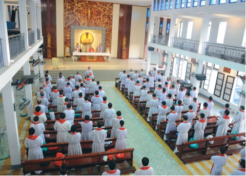 Xin Chúa chúc lành và nâng đỡ, để đời sống của mỗi người chúng con tốt hơn trong thánh chức và sứ mạng mục tử của mình. Ảnh: CTV