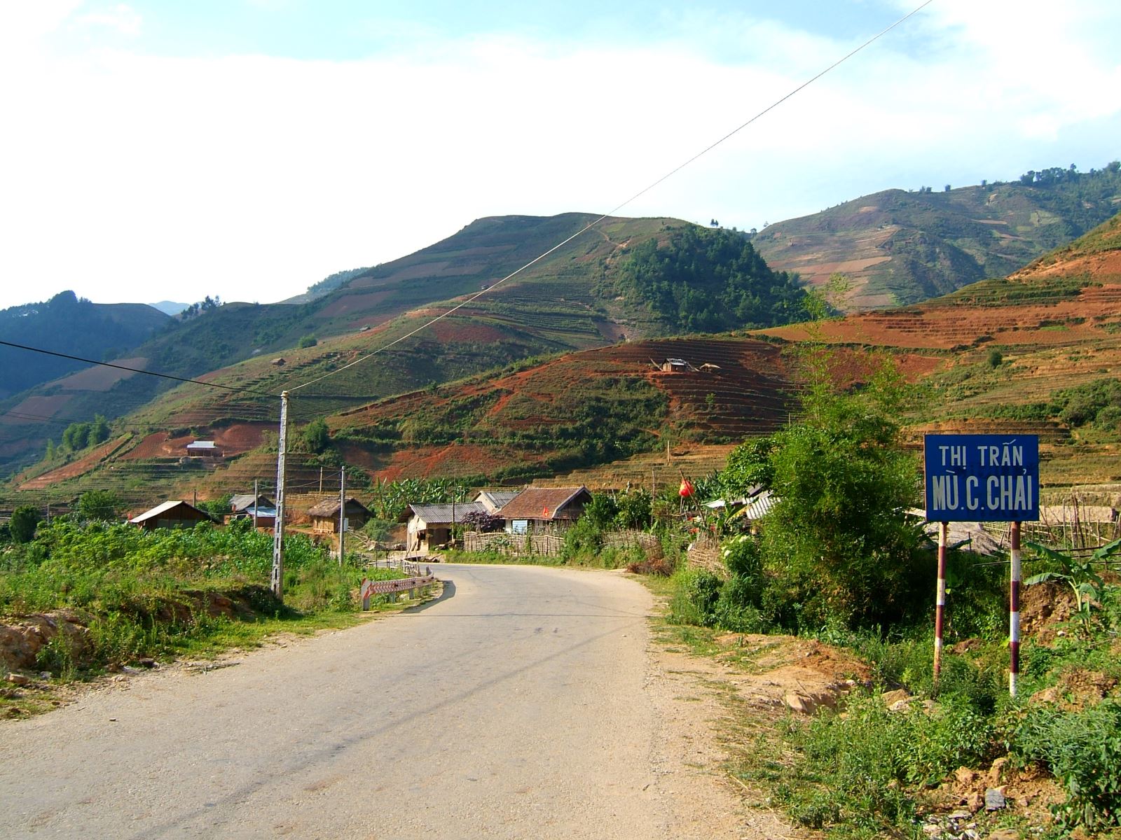Đường vào thị trấn Mù Cang Chải. Ảnh: Hà Nguyên