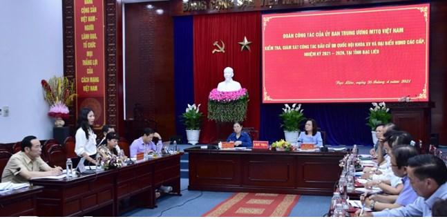 Quang cảnh buổi làm việc