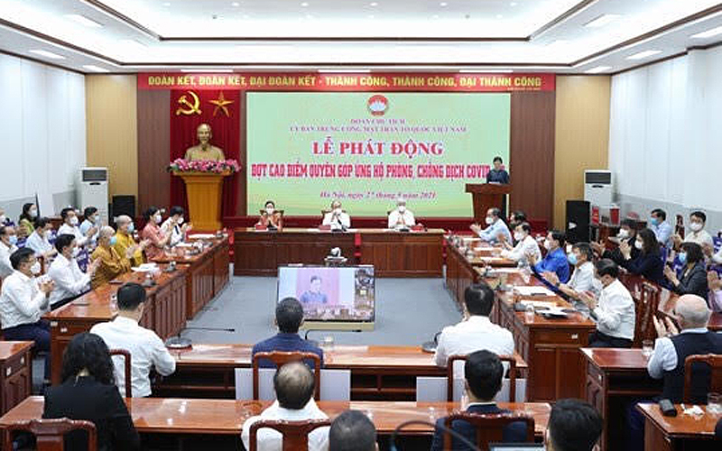 Quang cảnh tại lễ phát động đợt cao điểm quyên góp ủng hộ phòng, chống dịch COVID-19. Ảnh: Mạnh Cường