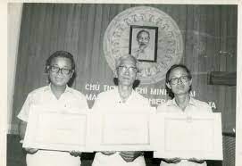 Cha cố Phêrô Võ Thành Trinh (người ở giữa). Ảnh: TL