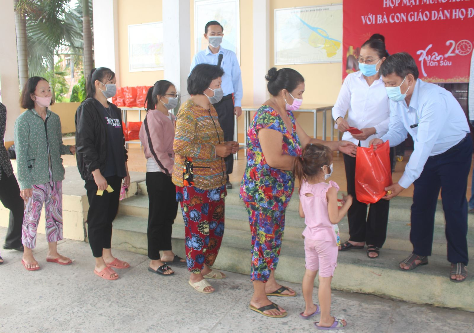 Những hoạt động thiện nguyện của người Công giáo Cần Thơ. Ảnh: CTV