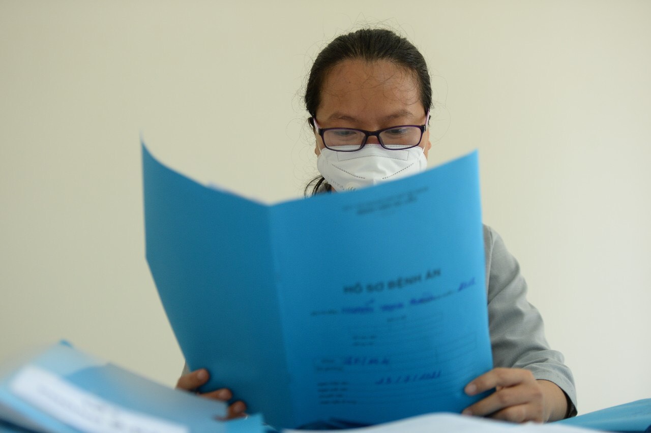 Nữ tu Maria Hương Thảo trong ca trực. Ảnh: HT